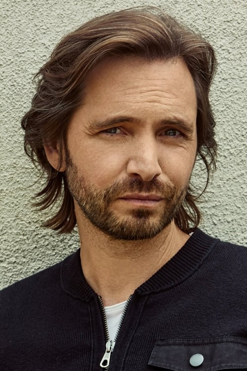 Aaron Stanford photo