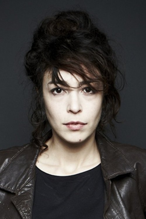 Adrienne Pauly photo