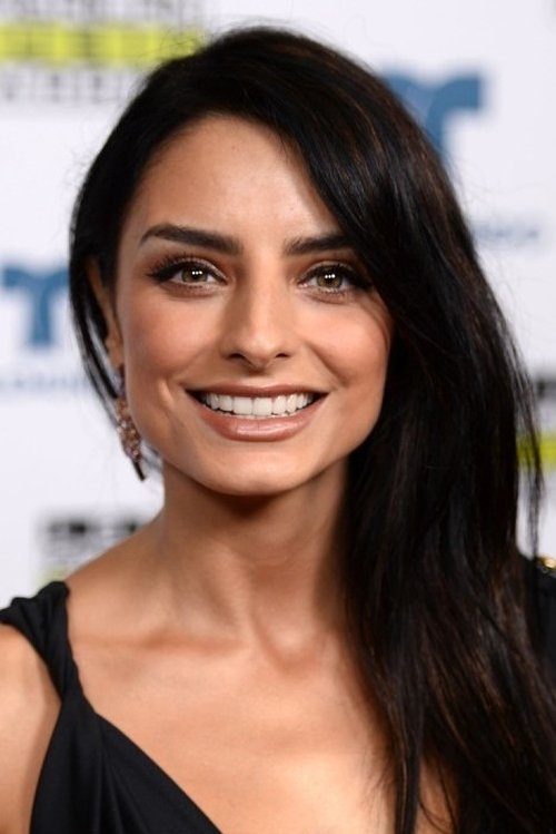 Aislinn Derbez photo