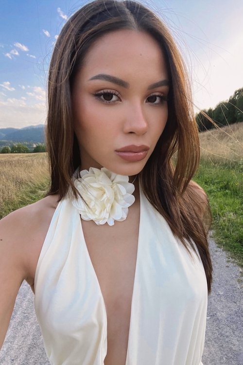 Alyssa Daguisé photo