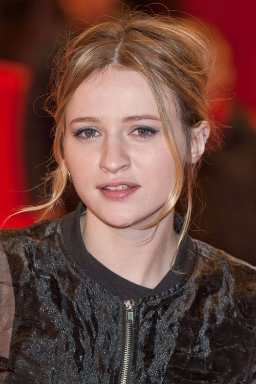 Christa Théret photo