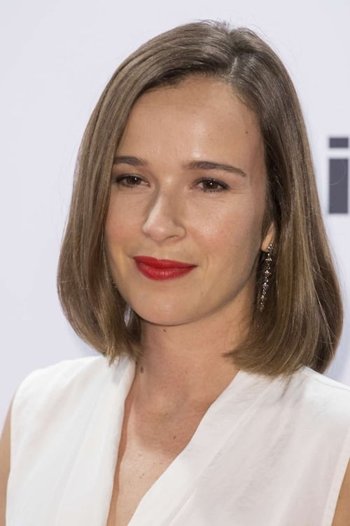 Claire van der Boom photo