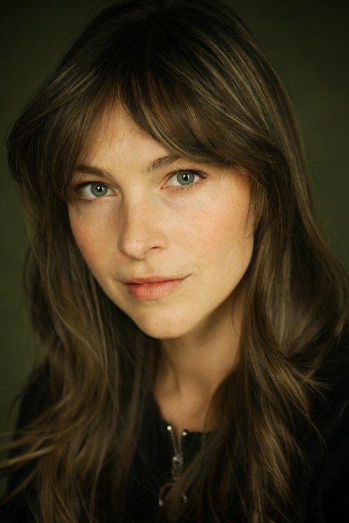 Courtney Hope Turner photo