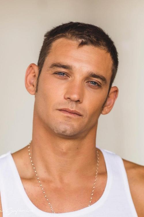 Dean Miroshnikov photo