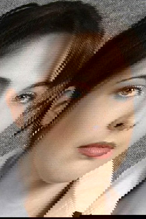 Deanna Dezmari photo