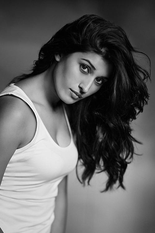 Divinaa Thackur photo