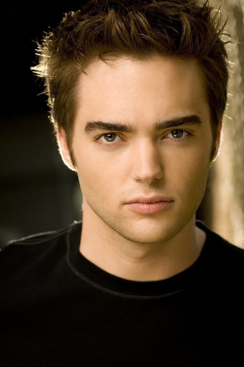 Drew Tyler Bell photo