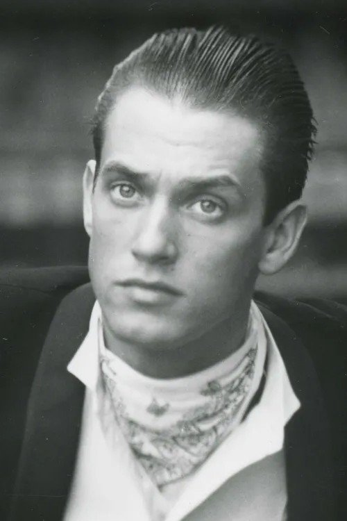 Dursley McLinden photo