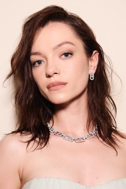 Esmé Creed-Miles photo