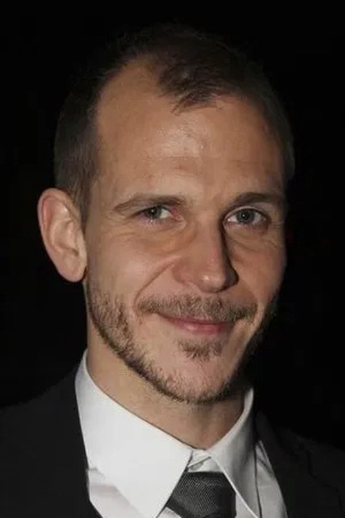 Gustaf Skarsgård photo