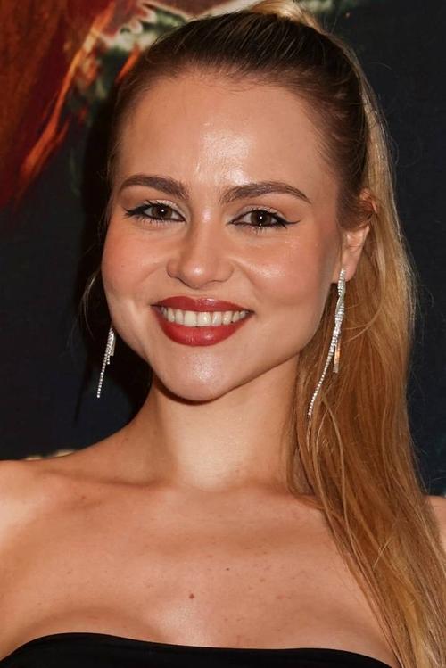 Karolina Ugrenyuk photo