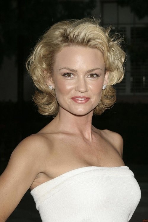 Kelly Carlson photo