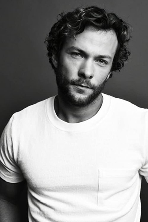 Kyle Schmid photo