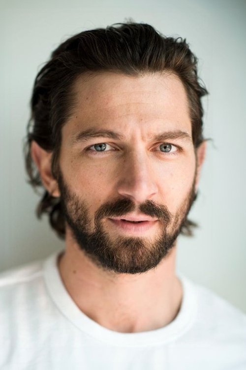 Michiel Huisman photo