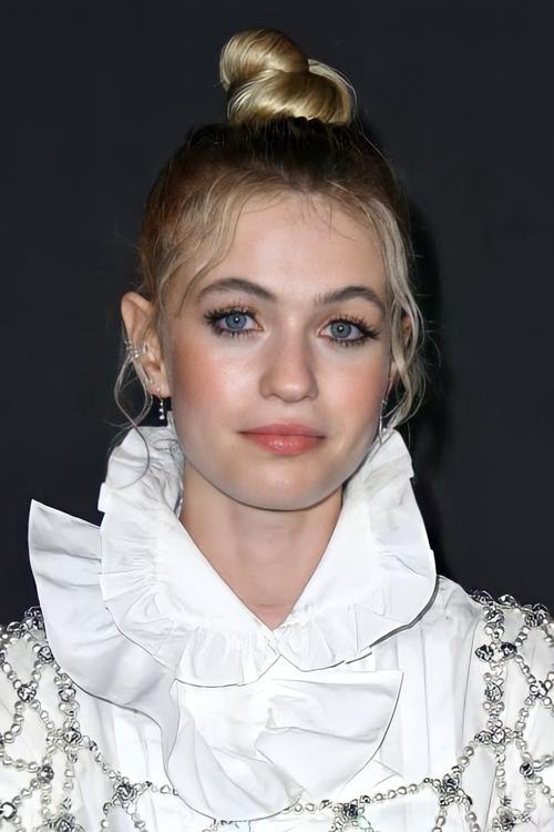 Olivia Scott Welch photo