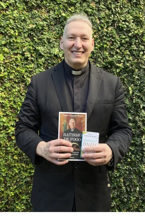 Padre Marcelo Rossi photo