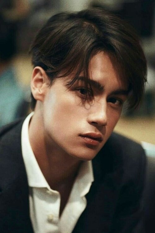 Paris Intarakomalyasut photo