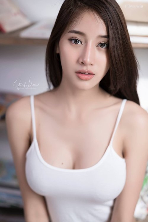 Pichana Yoosuk photo