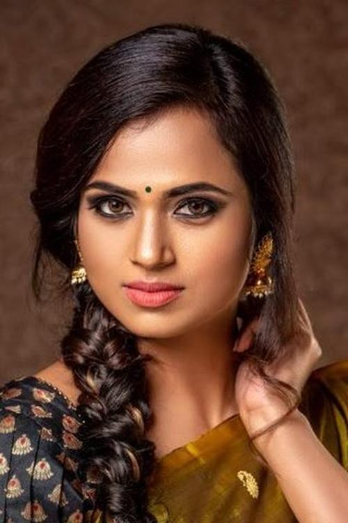 Ramya Pandian photo