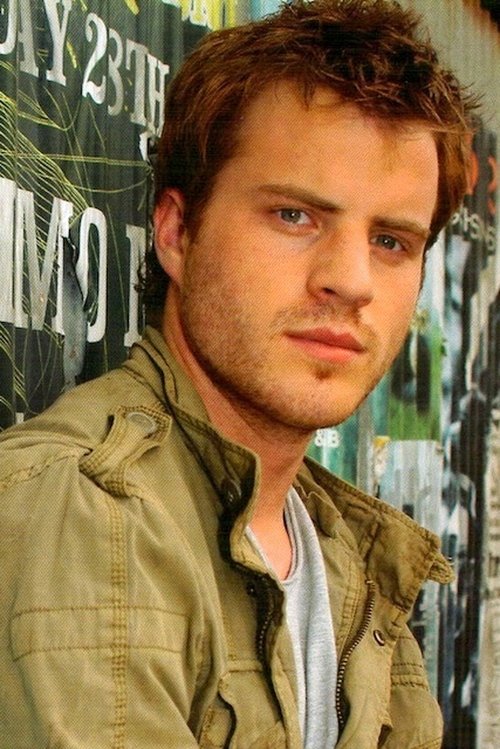 Robert Kazinsky photo