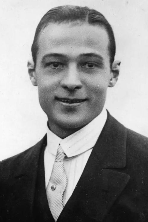 Rudolph Valentino photo