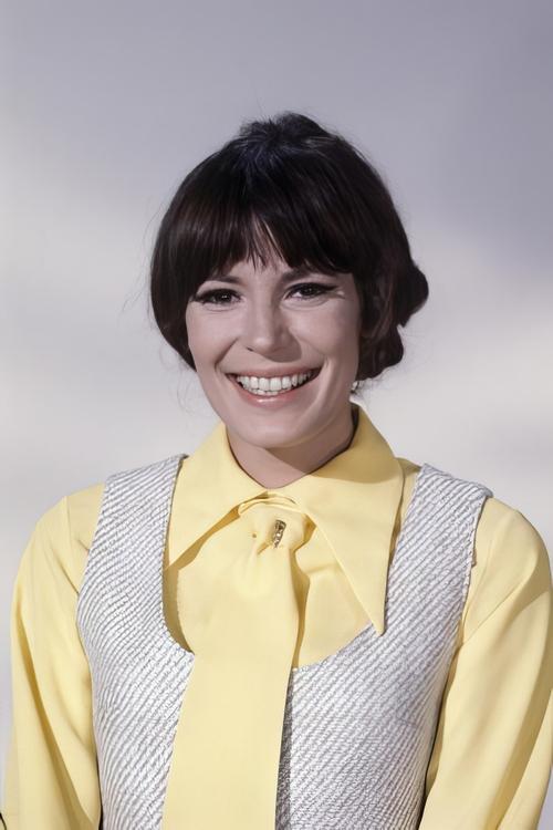 Sabrina Scharf photo