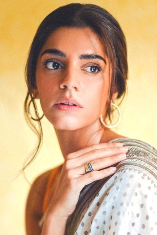 Sanam Saeed photo