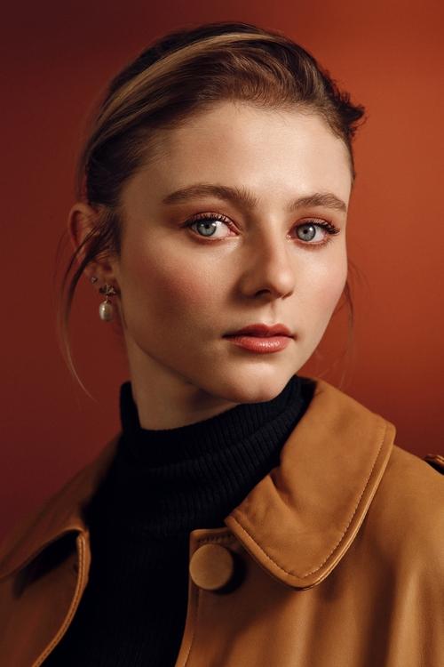 Thomasin McKenzie photo