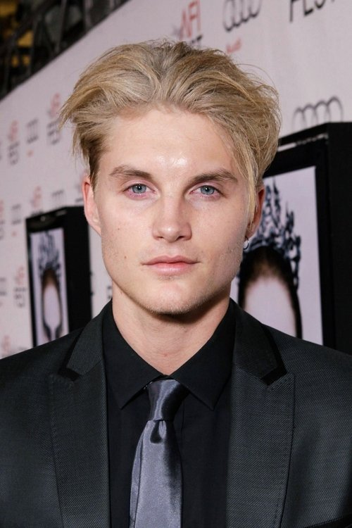 Toby Hemingway photo