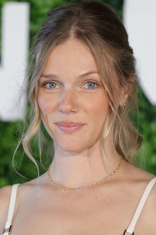 Tracy Spiridakos photo