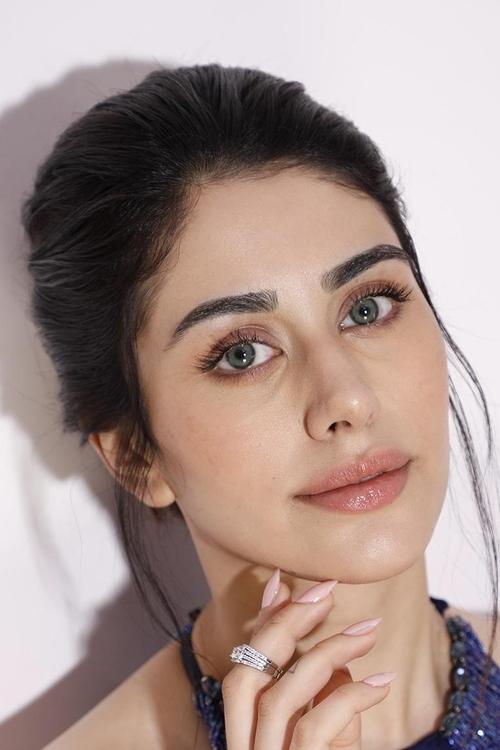 Warina Hussain photo