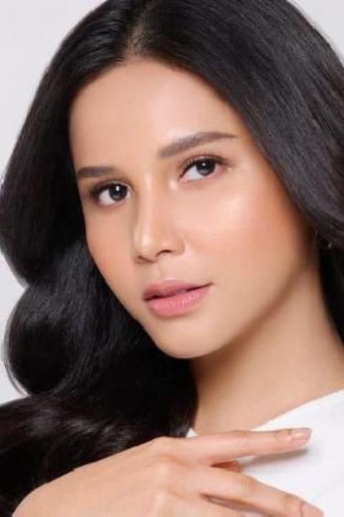 Yunita Siregar photo